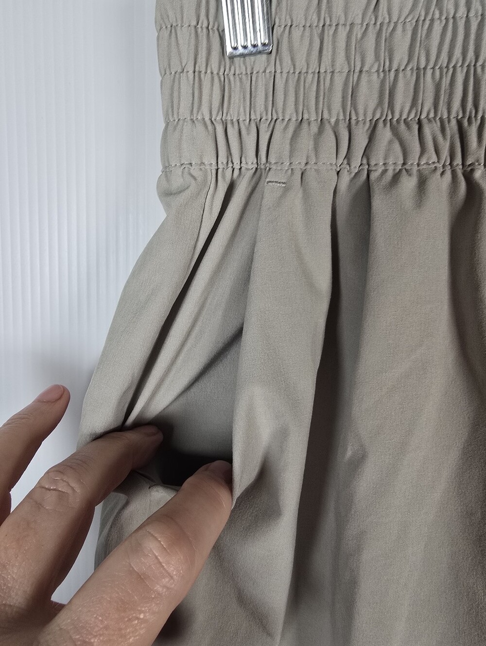 NWOT Vuori Villa Coll. Elastic Waistband Wrinkle Resistant Lt. Grey Shorts SizeM - Picture 7 of 12